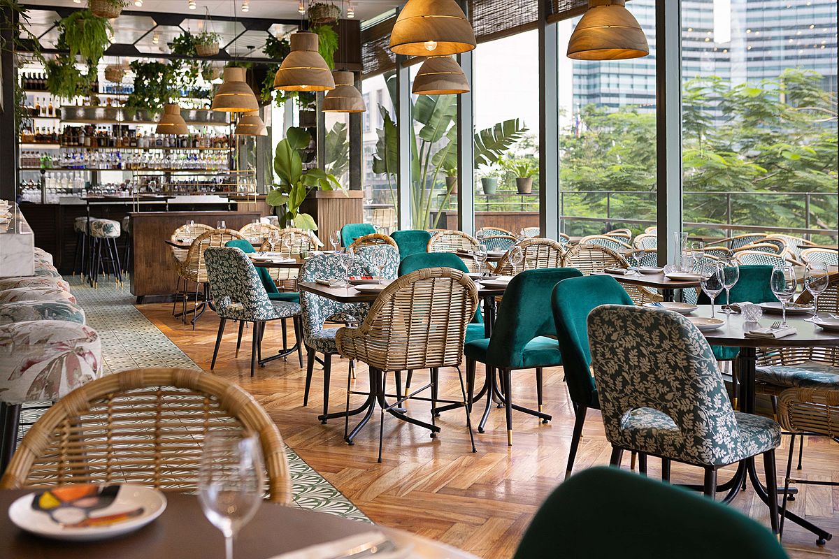 mitsukoshi-mall-bgc-now-open-walking-and-food-tour-fresh-sashimi