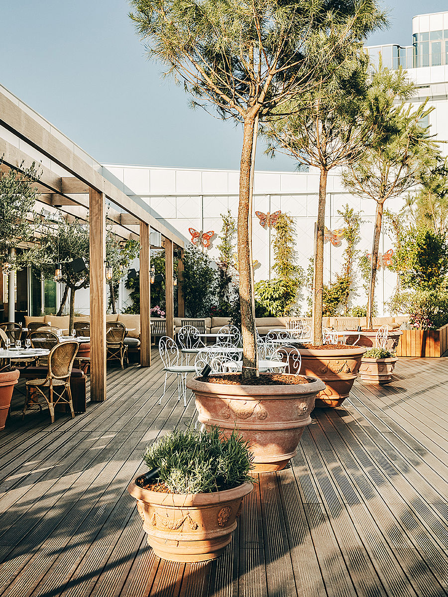 Le Perchoir Porte de Versailles Restaurant & Bar Design Awards